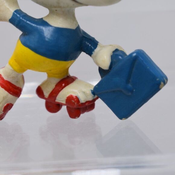 Vintage Peanuts Snoopy Rollerblading To Work Businessman Mini PVC Miniature - Picture 4 of 7